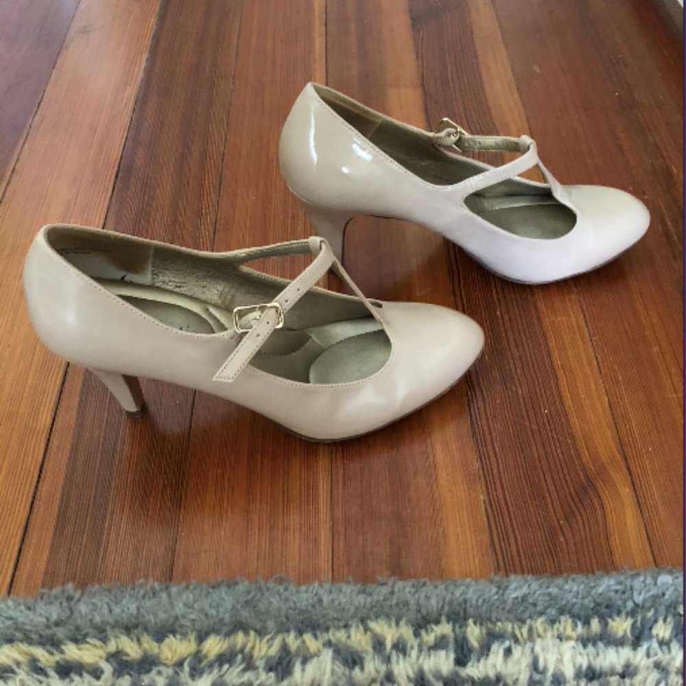 Nude Patent Leather Mary Jane Heels (Women's Size 8.5)